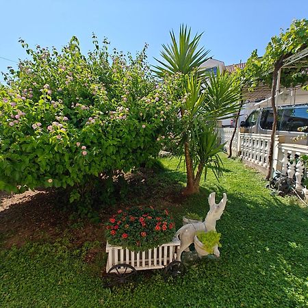 Vikeli Apartment Trogir Exterior photo