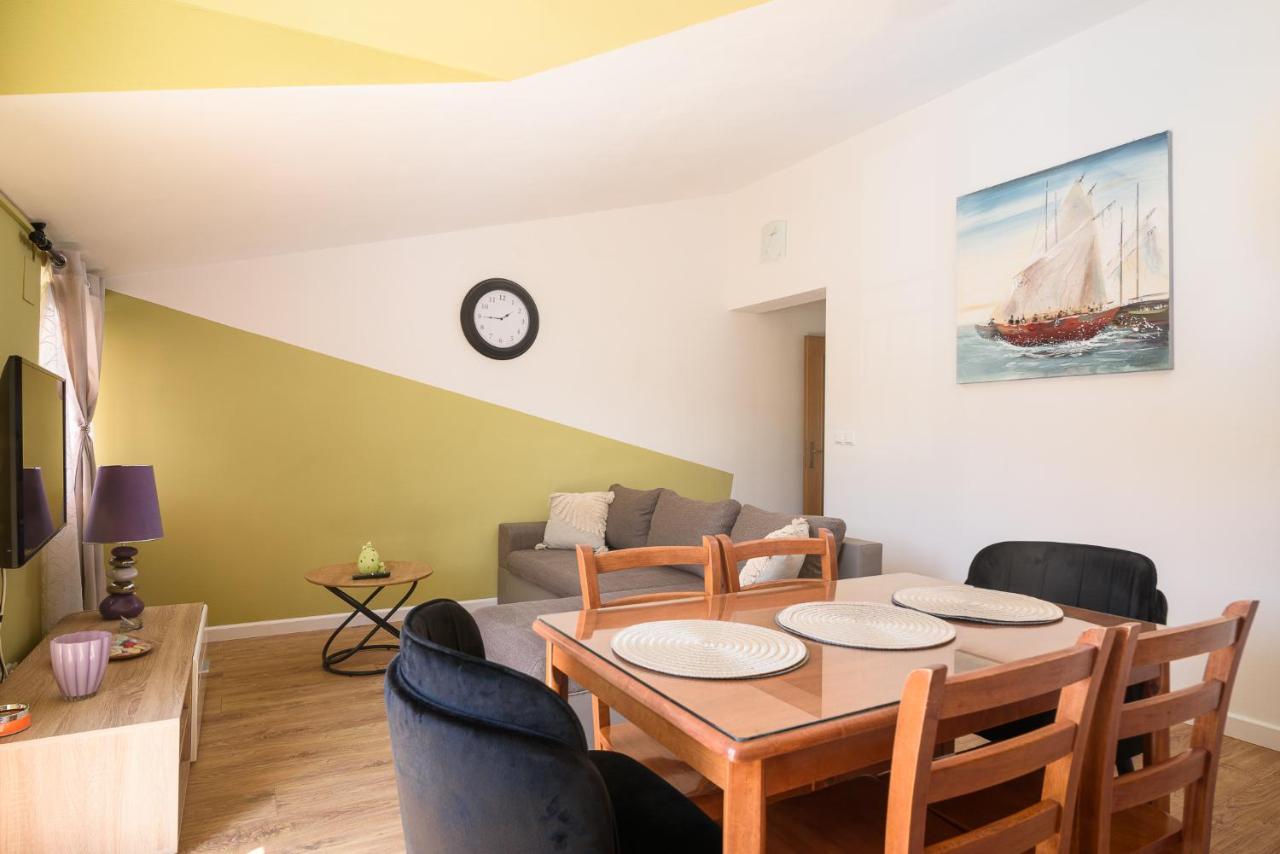 Vikeli Apartment Trogir Exterior photo