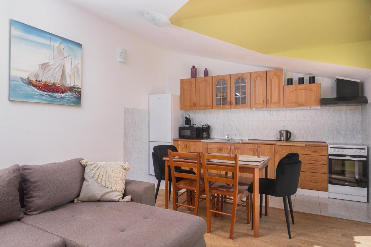 Vikeli Apartment Trogir Exterior photo