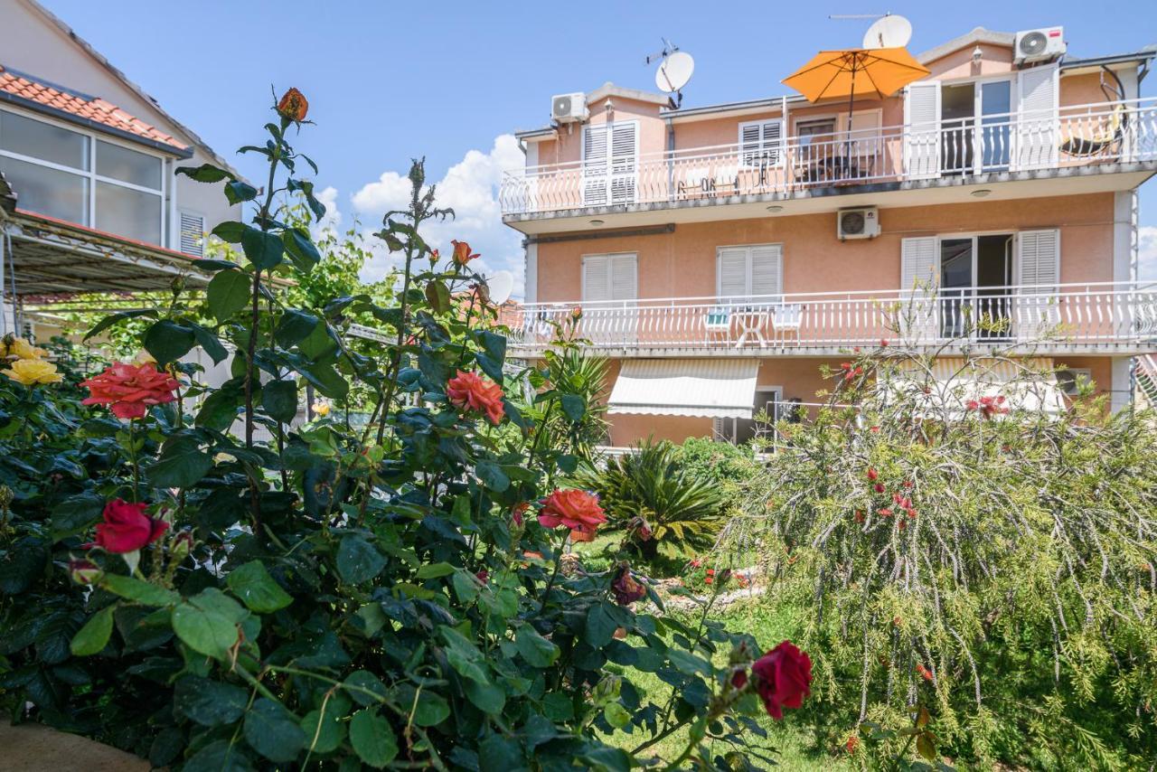 Vikeli Apartment Trogir Exterior photo