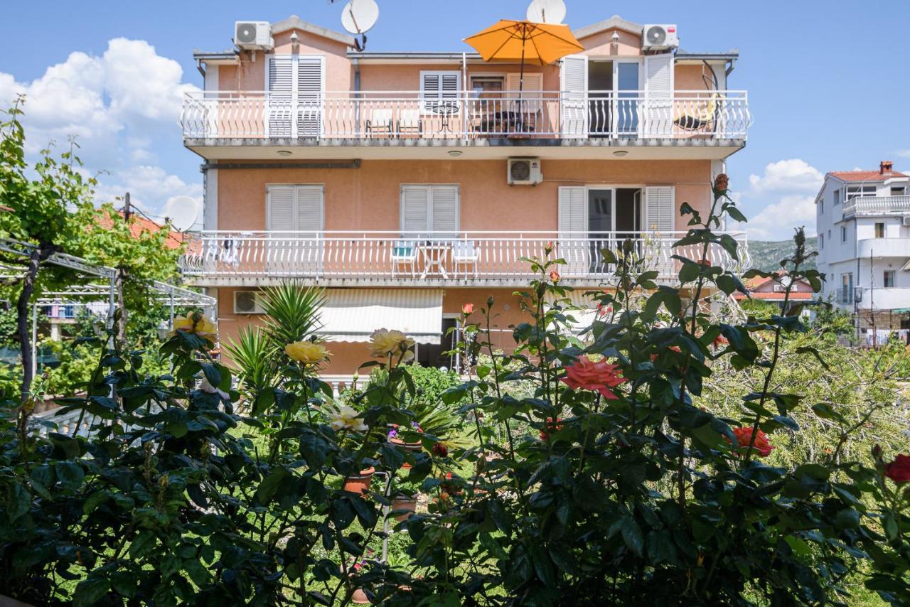 Vikeli Apartment Trogir Exterior photo
